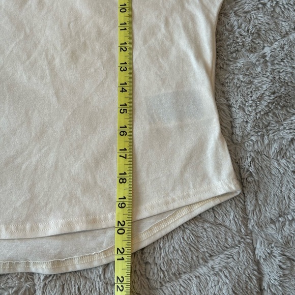 The North Face Girls We Never Stop Graphic T-shirt - Picture 10 of 10